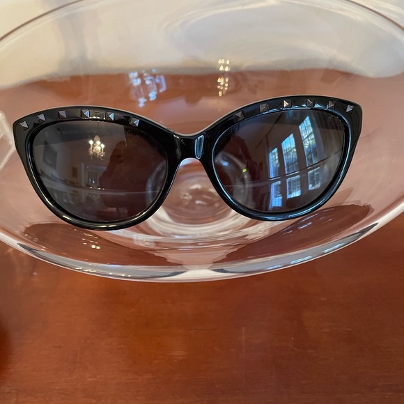 VALENTINO ROCKSTUD SUNGLASSES - Picture 2 of 8